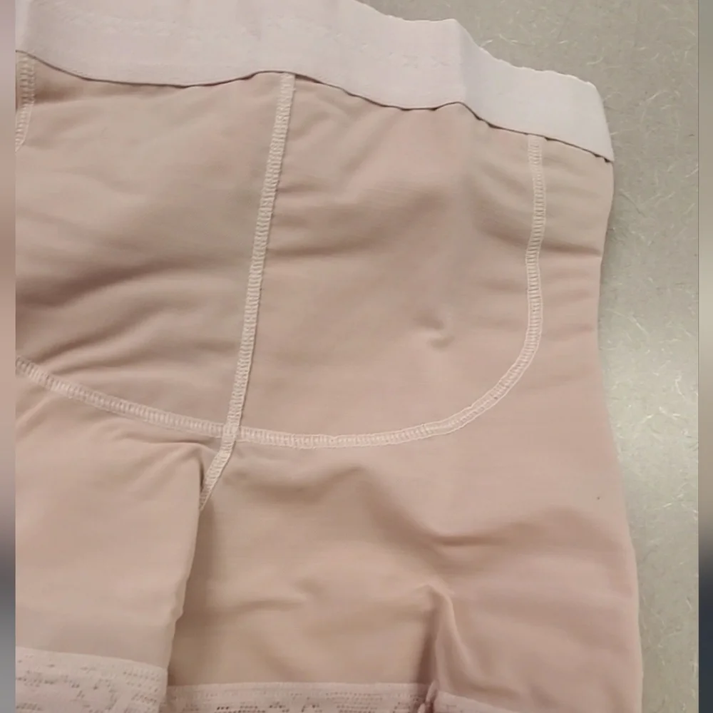 Black - SHAPEWEAR / COMPRESSION SHORT THIGH-length - Picture 4 of 9